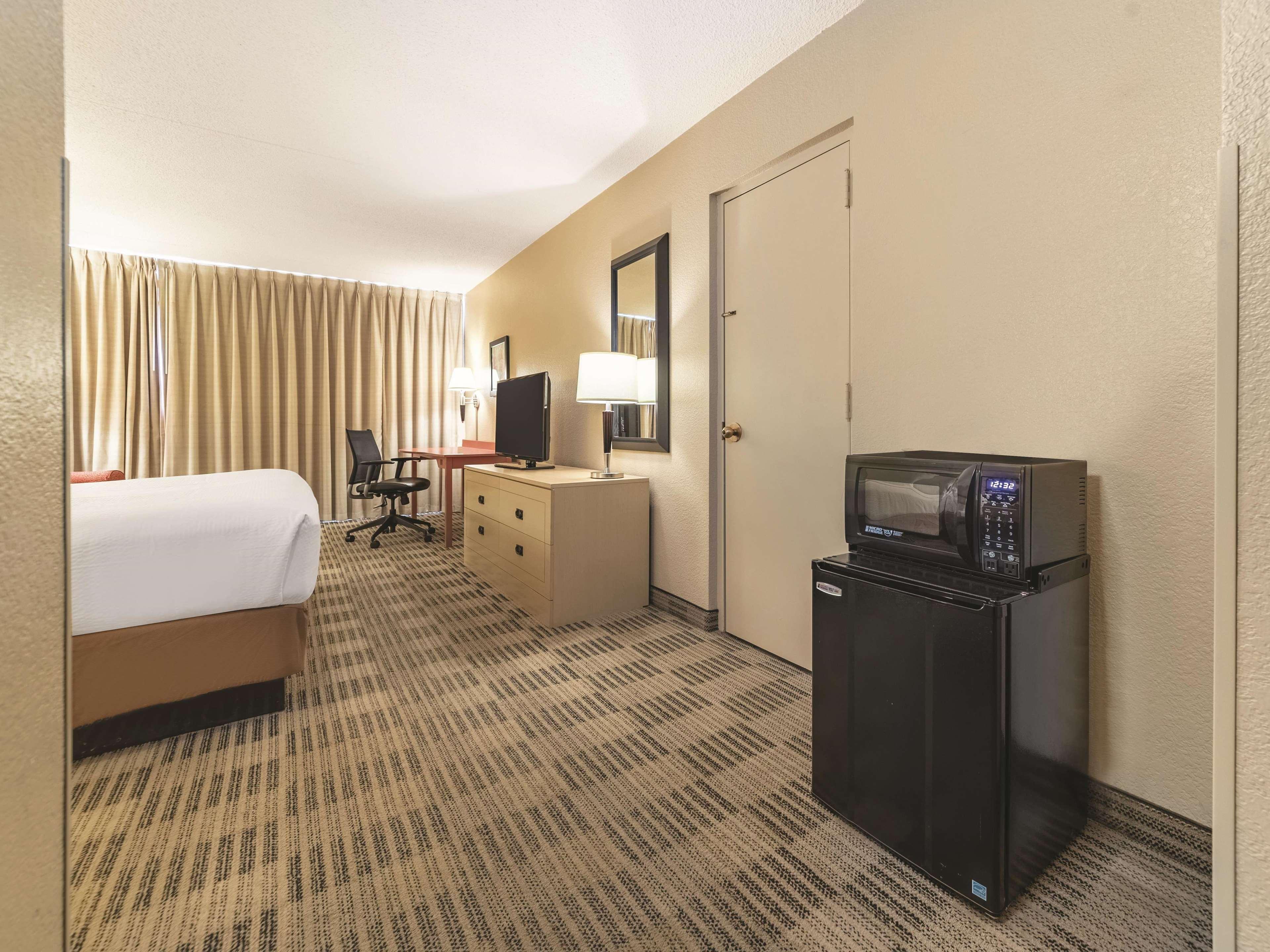 Ramada Inn By Wyndham Fairfield Nj Εξωτερικό φωτογραφία