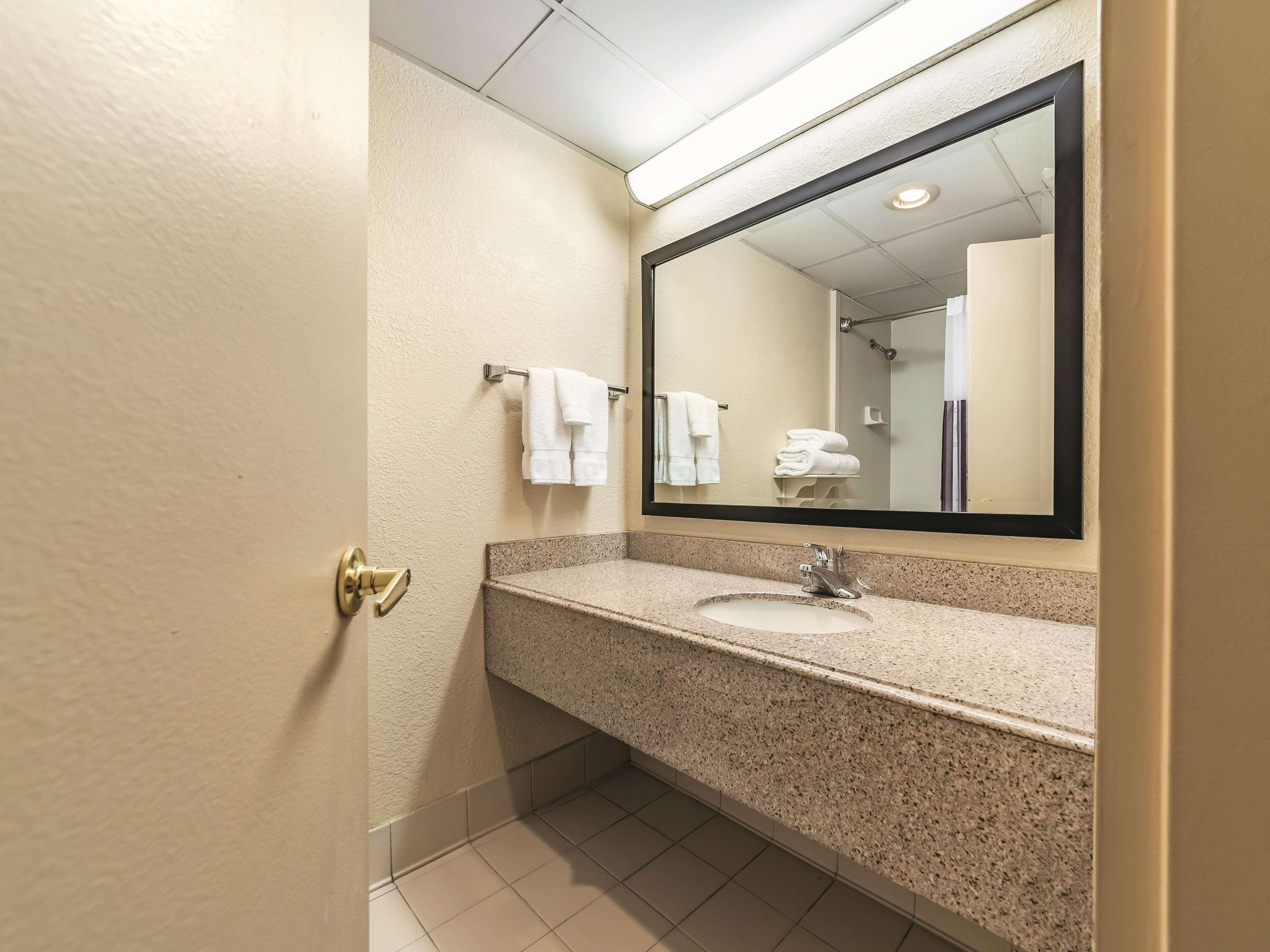 Ramada Inn By Wyndham Fairfield Nj Εξωτερικό φωτογραφία