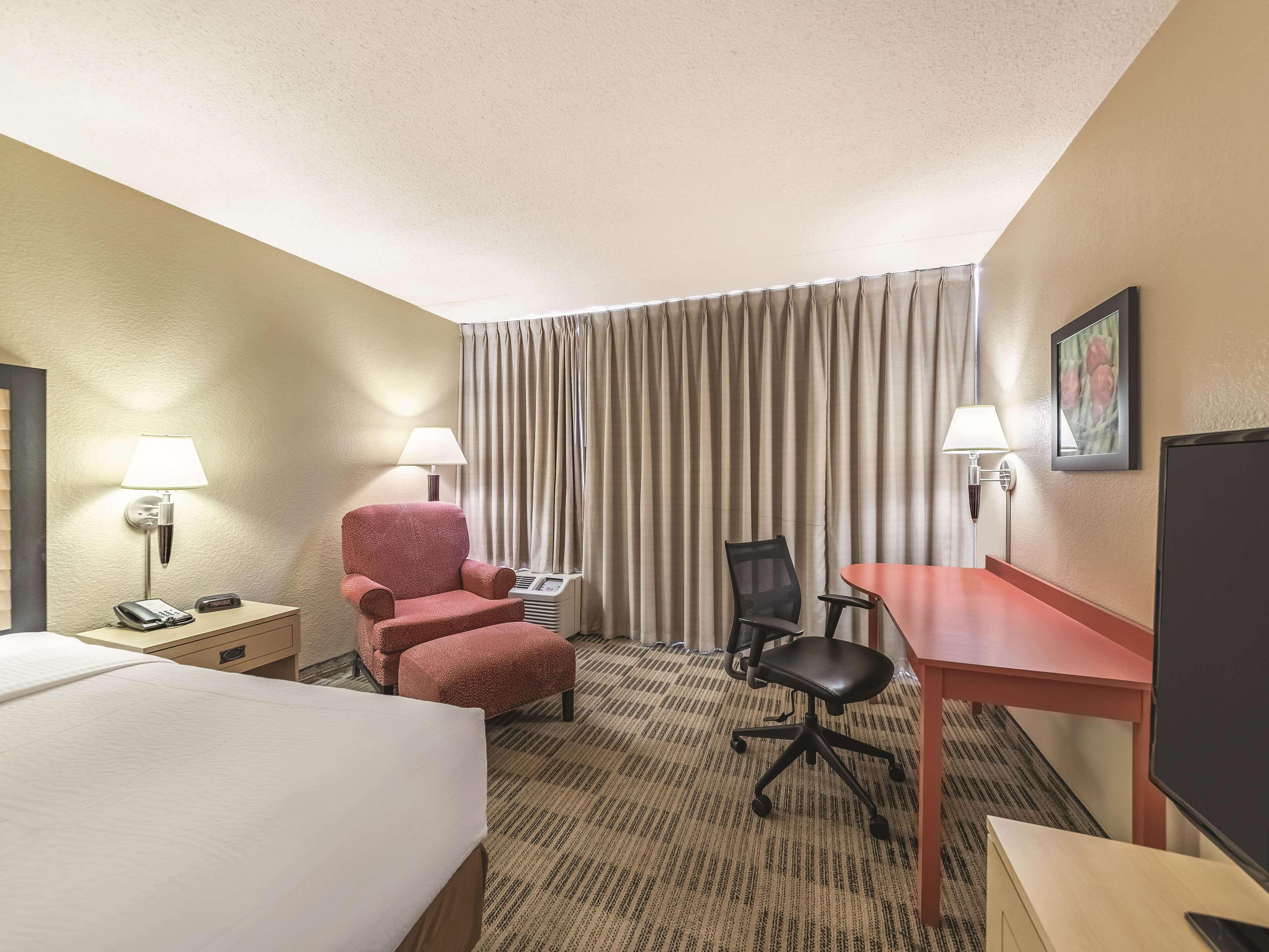 Ramada Inn By Wyndham Fairfield Nj Εξωτερικό φωτογραφία