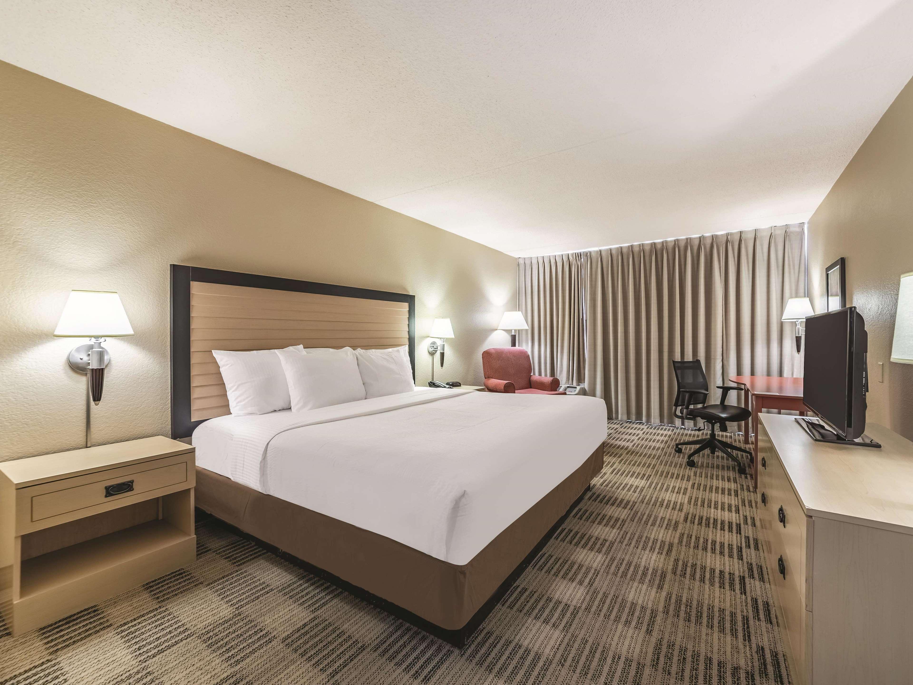 Ramada Inn By Wyndham Fairfield Nj Εξωτερικό φωτογραφία