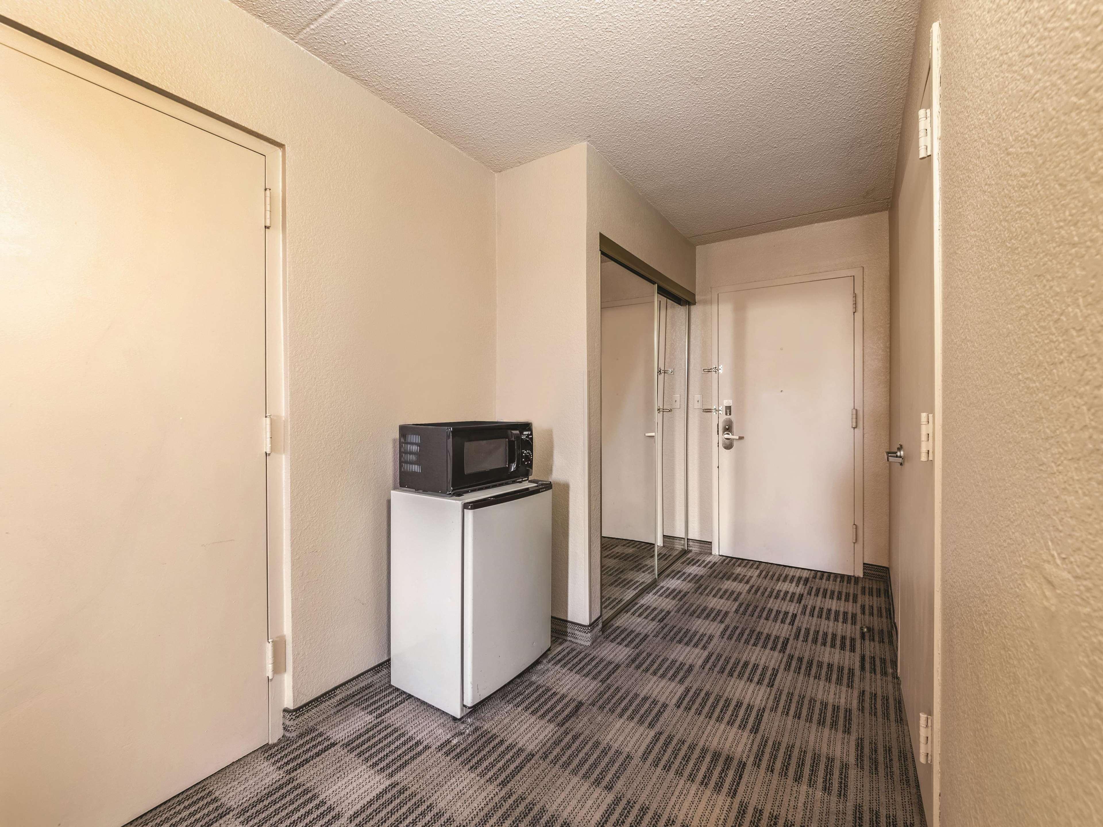Ramada Inn By Wyndham Fairfield Nj Εξωτερικό φωτογραφία