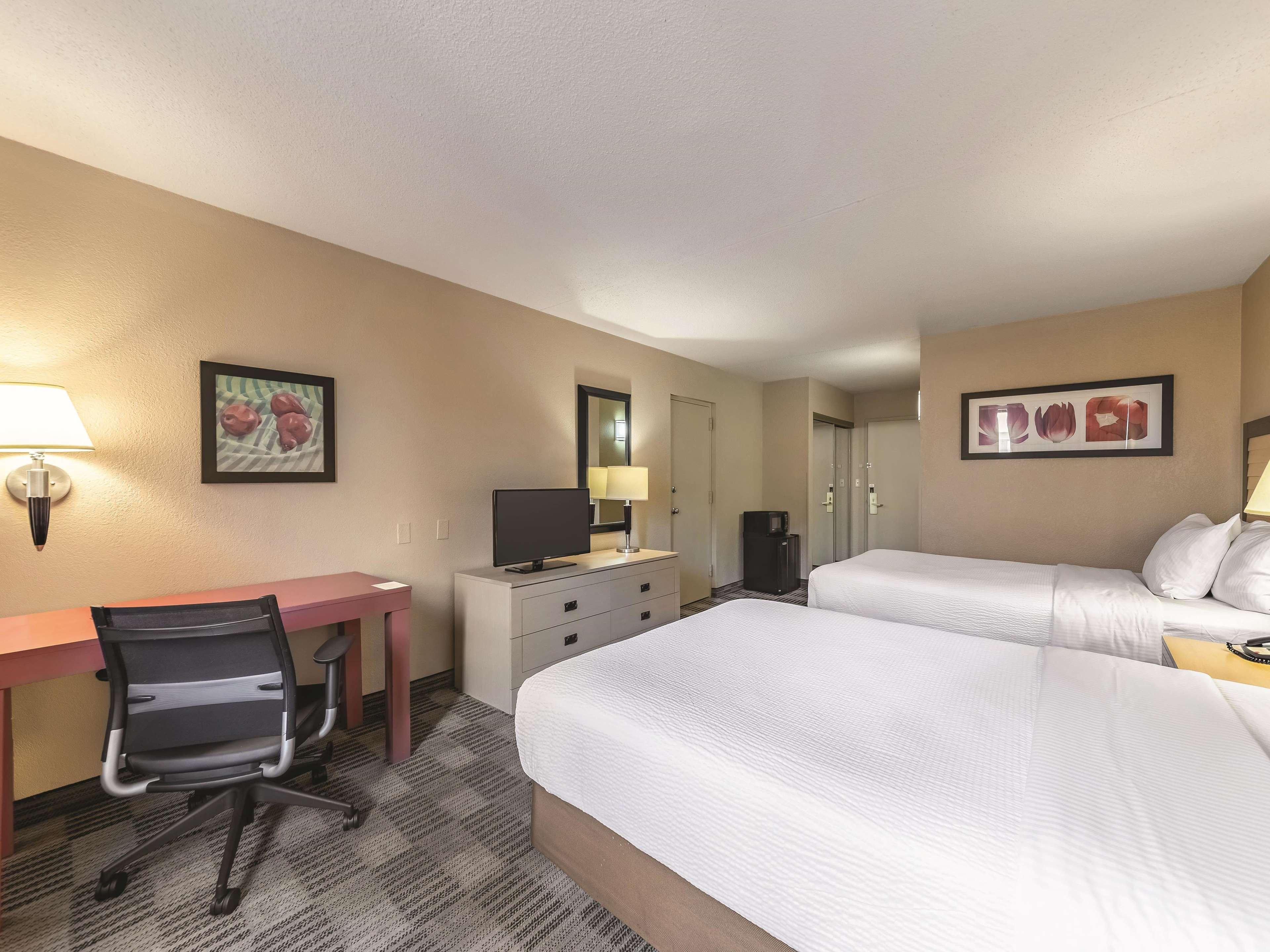 Ramada Inn By Wyndham Fairfield Nj Εξωτερικό φωτογραφία