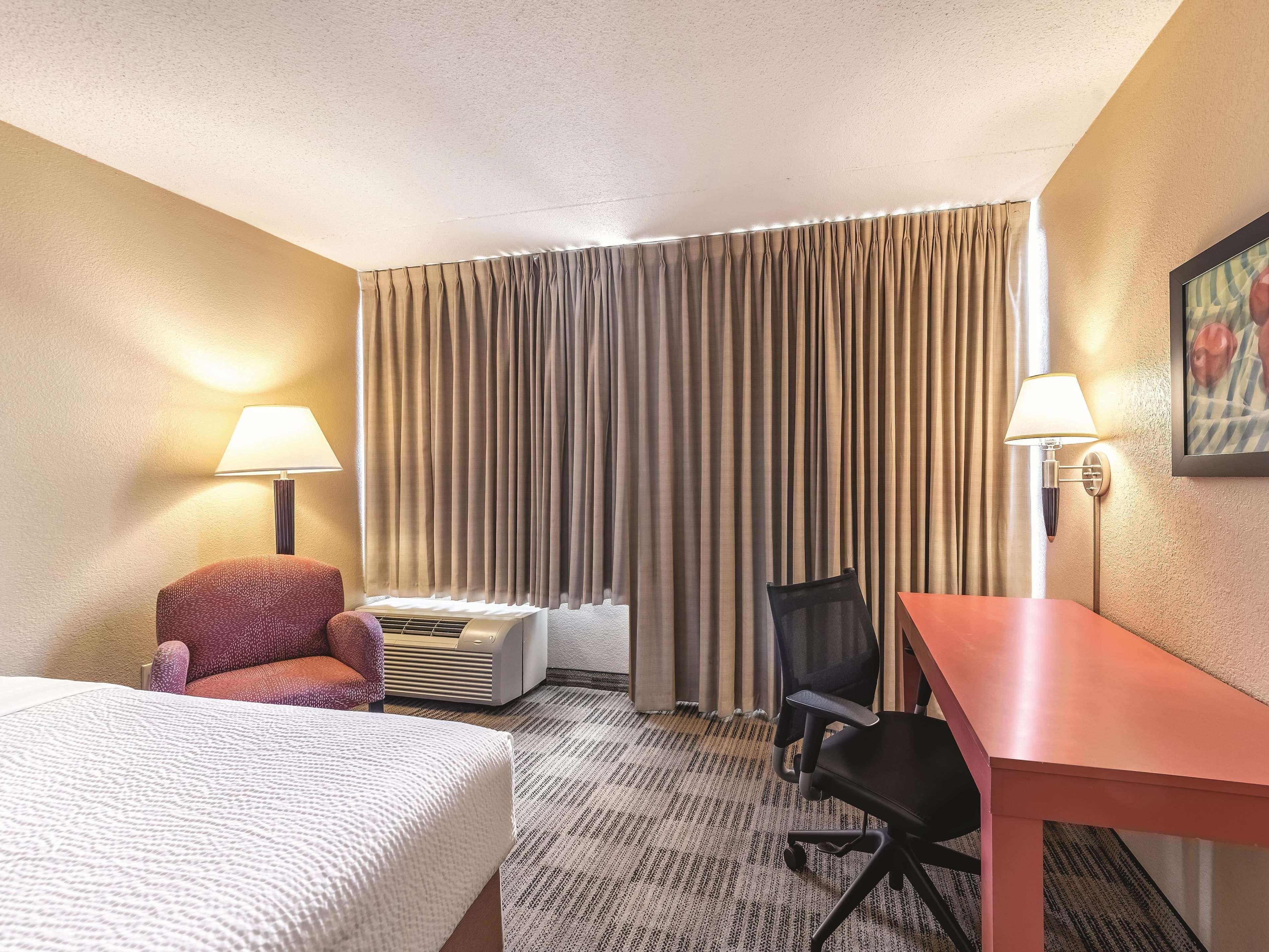Ramada Inn By Wyndham Fairfield Nj Εξωτερικό φωτογραφία