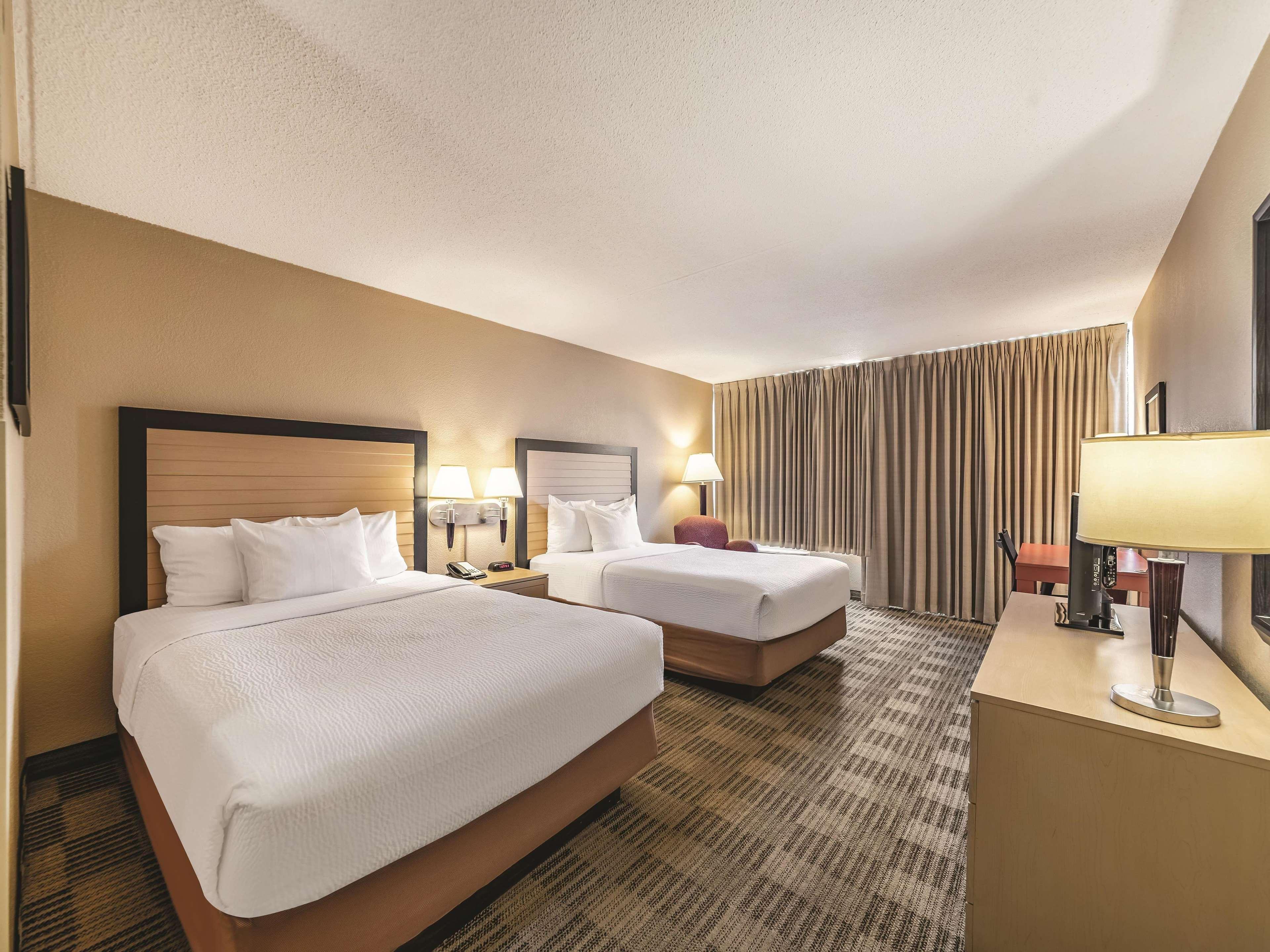 Ramada Inn By Wyndham Fairfield Nj Εξωτερικό φωτογραφία