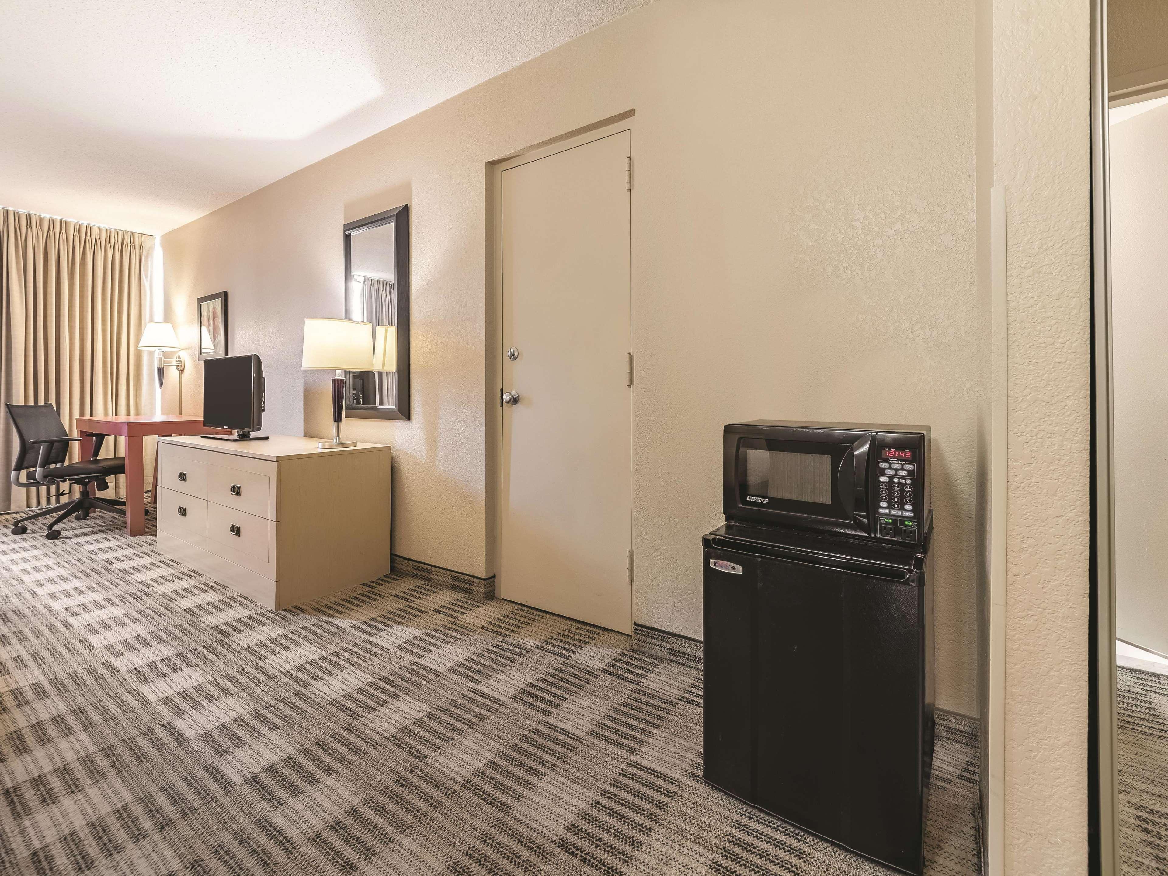 Ramada Inn By Wyndham Fairfield Nj Εξωτερικό φωτογραφία