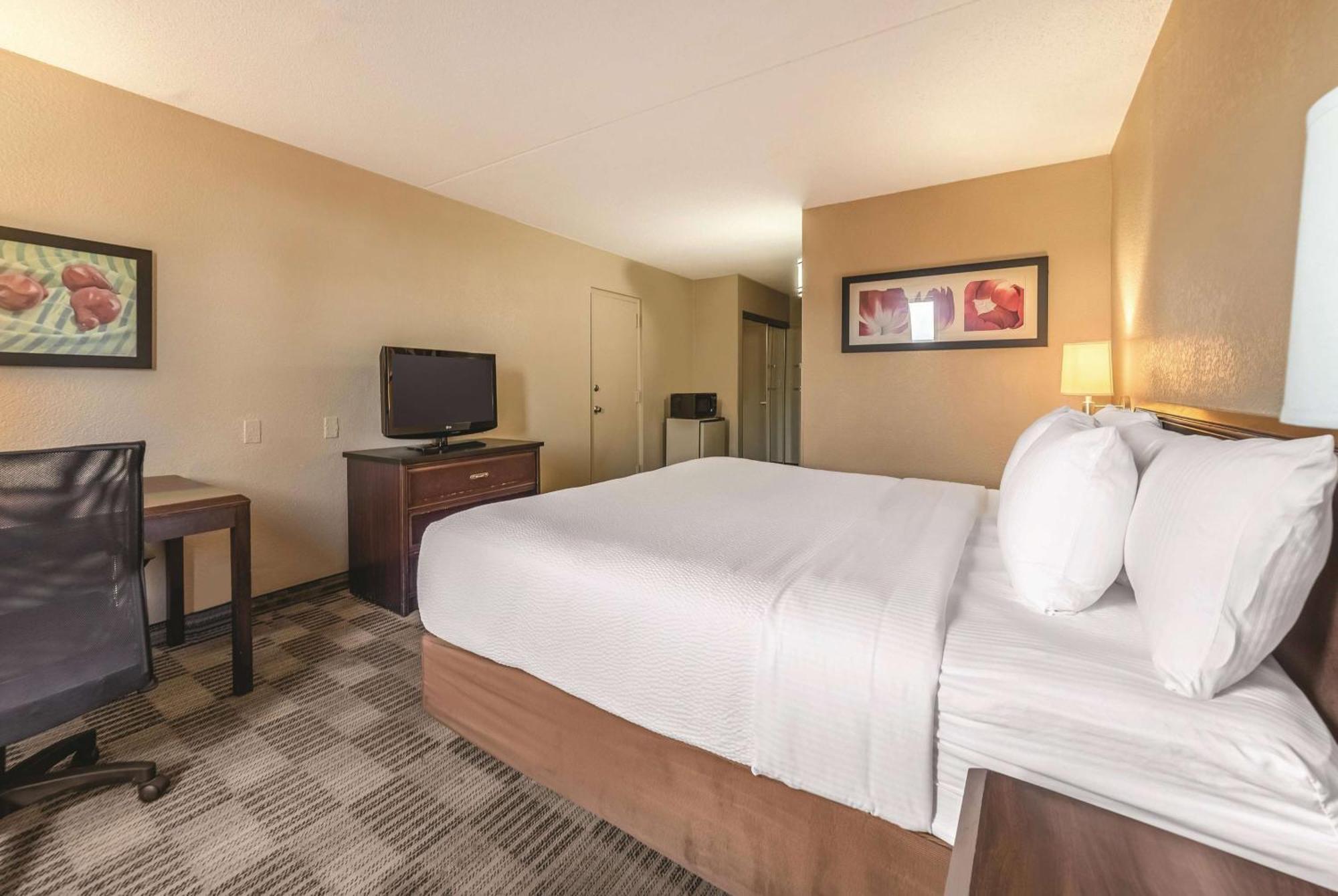 Ramada Inn By Wyndham Fairfield Nj Εξωτερικό φωτογραφία