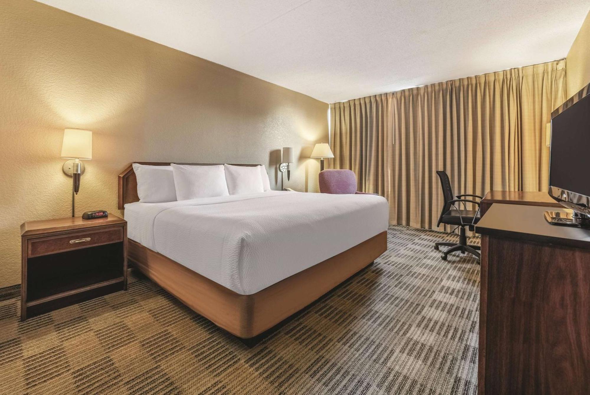 Ramada Inn By Wyndham Fairfield Nj Εξωτερικό φωτογραφία