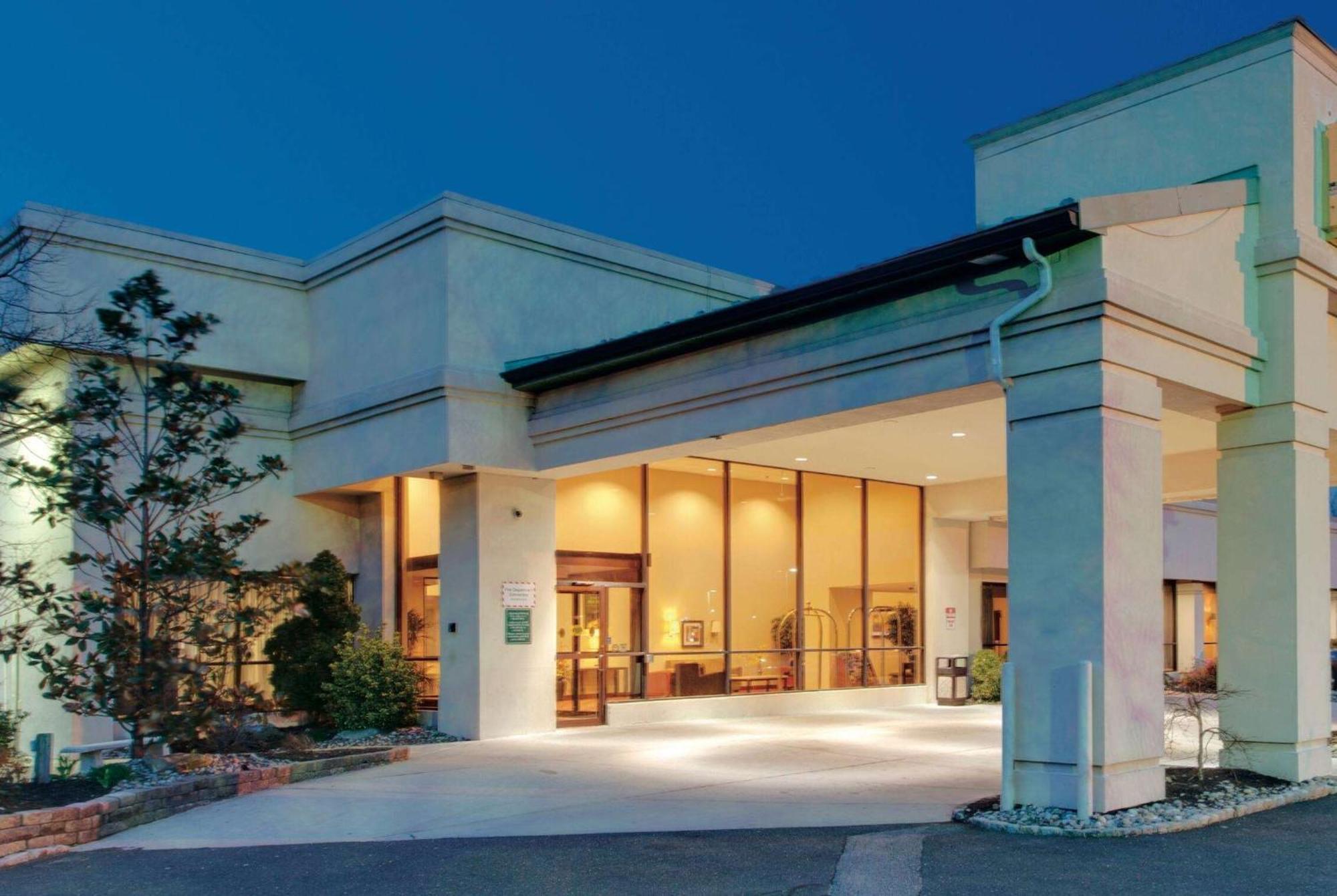 Ramada Inn By Wyndham Fairfield Nj Εξωτερικό φωτογραφία
