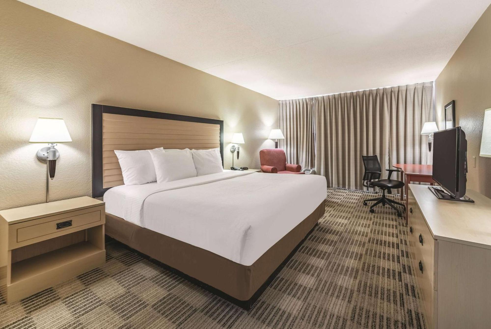 Ramada Inn By Wyndham Fairfield Nj Εξωτερικό φωτογραφία