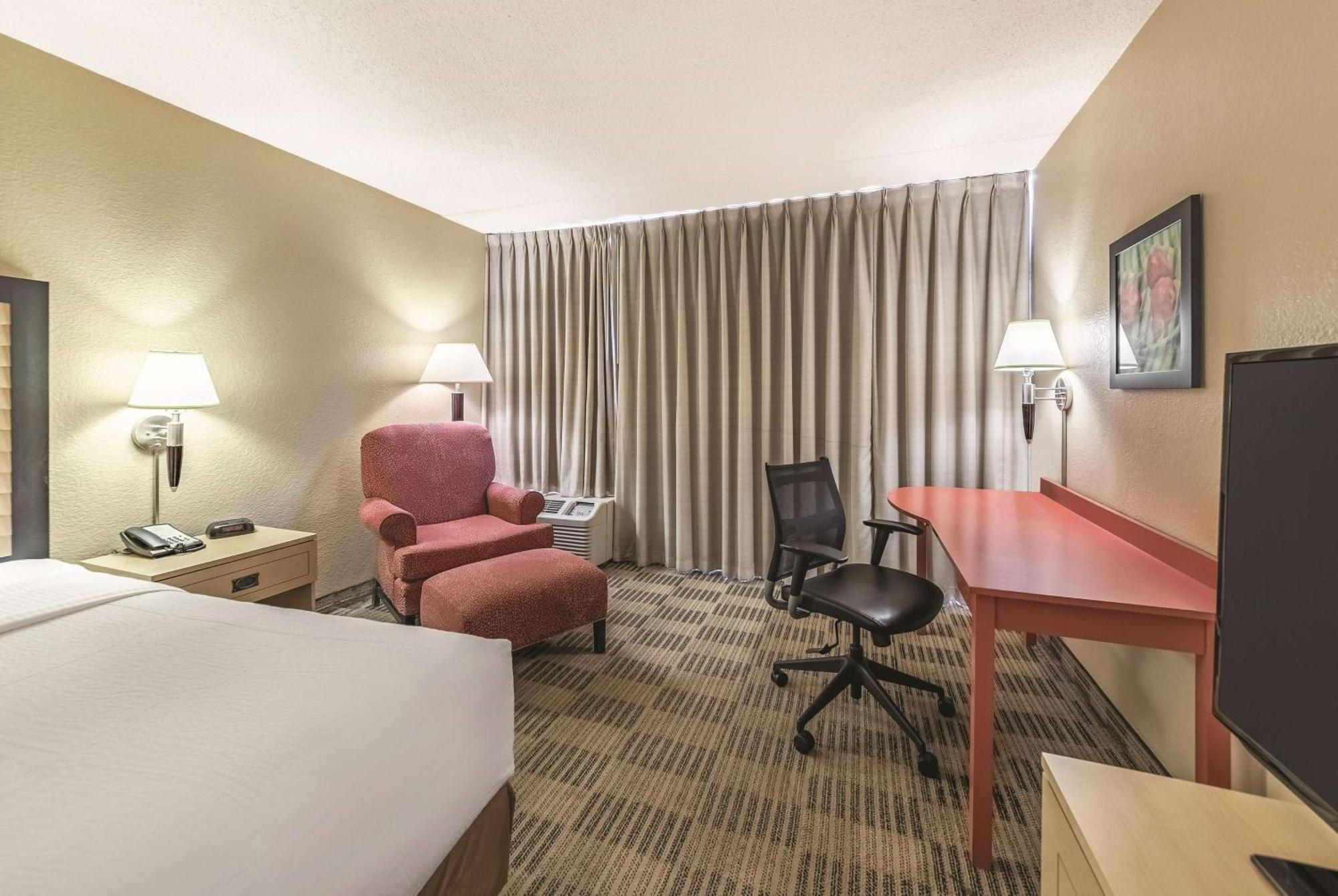 Ramada Inn By Wyndham Fairfield Nj Εξωτερικό φωτογραφία