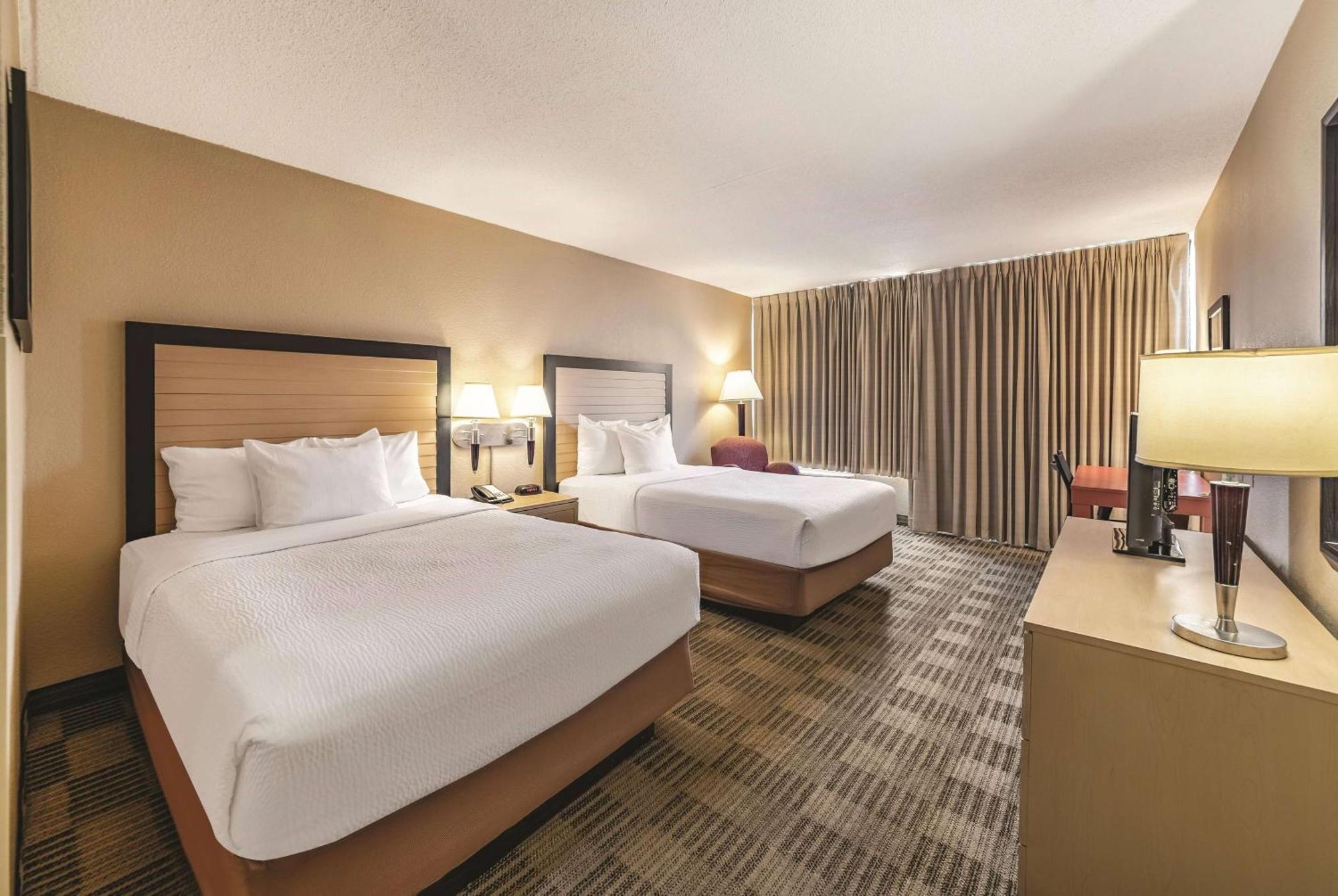 Ramada Inn By Wyndham Fairfield Nj Εξωτερικό φωτογραφία
