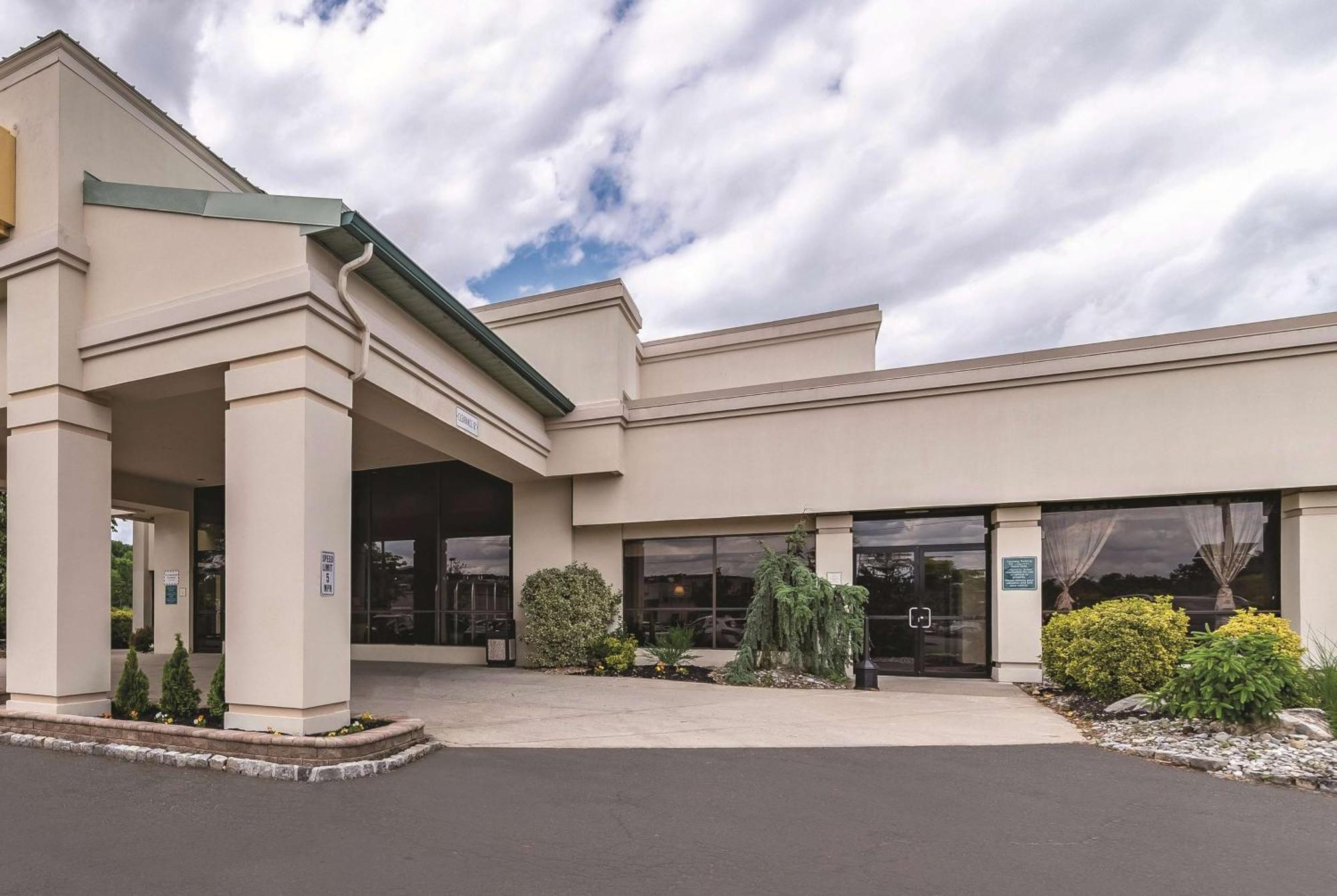 Ramada Inn By Wyndham Fairfield Nj Εξωτερικό φωτογραφία